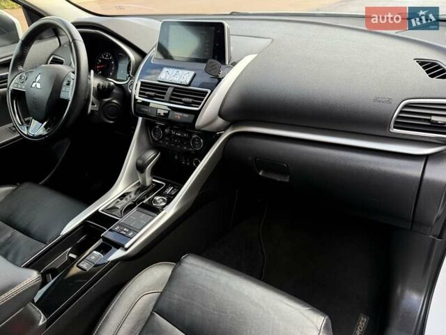 Белый Мицубиси Eclipse Cross, объемом двигателя 1.5 л и пробегом 67 тыс. км за 14400 $, фото 55 на Automoto.ua