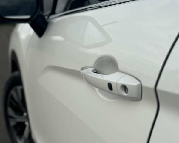 Белый Мицубиси Eclipse Cross, объемом двигателя 1.5 л и пробегом 150 тыс. км за 20300 $, фото 27 на Automoto.ua