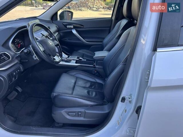 Белый Мицубиси Eclipse Cross, объемом двигателя 1.5 л и пробегом 65 тыс. км за 19000 $, фото 5 на Automoto.ua