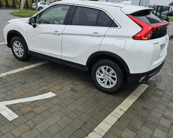 Белый Мицубиси Eclipse Cross, объемом двигателя 1.5 л и пробегом 187 тыс. км за 13999 $, фото 3 на Automoto.ua