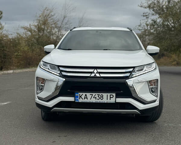 Белый Мицубиси Eclipse Cross, объемом двигателя 1.5 л и пробегом 150 тыс. км за 20300 $, фото 1 на Automoto.ua