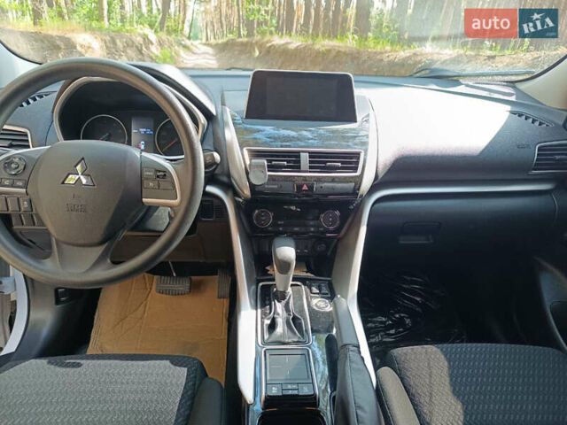 Белый Мицубиси Eclipse Cross, объемом двигателя 1.5 л и пробегом 123 тыс. км за 15700 $, фото 8 на Automoto.ua