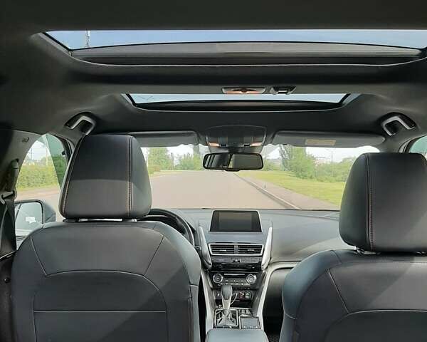 Белый Мицубиси Eclipse Cross, объемом двигателя 1.5 л и пробегом 60 тыс. км за 24000 $, фото 6 на Automoto.ua