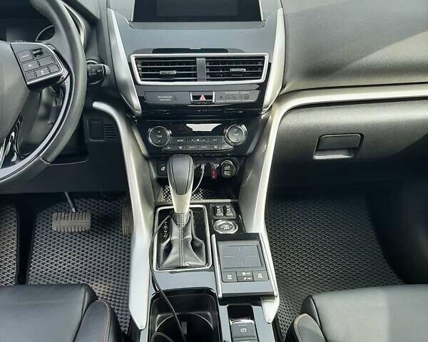 Белый Мицубиси Eclipse Cross, объемом двигателя 1.5 л и пробегом 60 тыс. км за 24000 $, фото 10 на Automoto.ua
