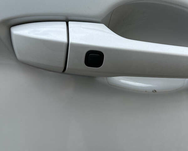 Білий Міцубісі Eclipse Cross, об'ємом двигуна 2.36 л та пробігом 49 тис. км за 30900 $, фото 22 на Automoto.ua