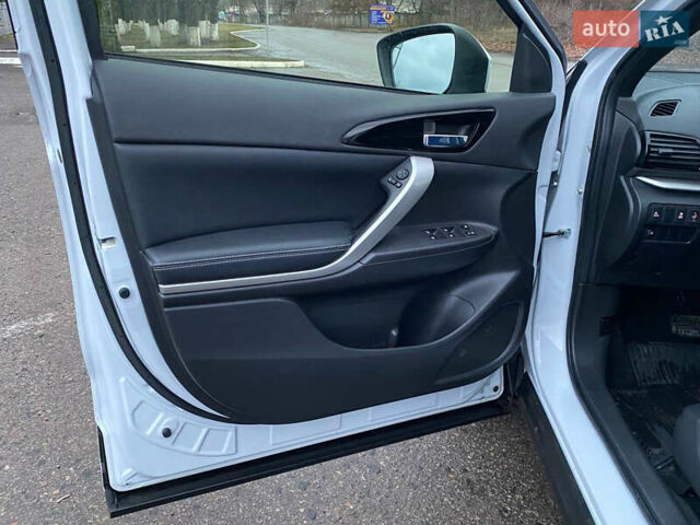 Белый Мицубиси Eclipse Cross, объемом двигателя 1.5 л и пробегом 47 тыс. км за 21200 $, фото 19 на Automoto.ua