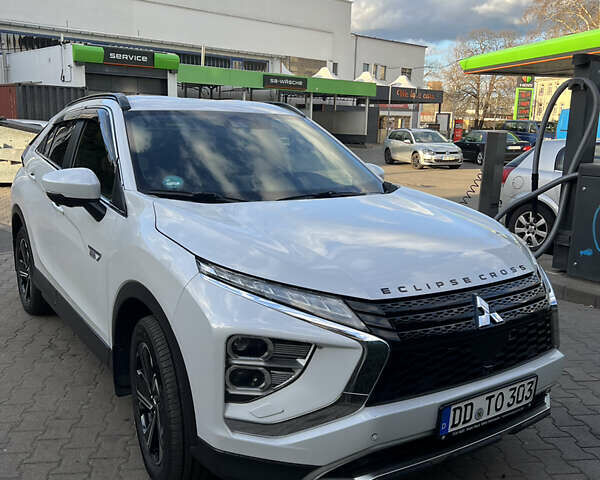 Білий Міцубісі Eclipse Cross, об'ємом двигуна 2.36 л та пробігом 49 тис. км за 30900 $, фото 3 на Automoto.ua