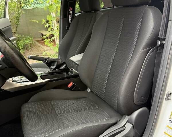 Білий Міцубісі Eclipse Cross, об'ємом двигуна 1.5 л та пробігом 7 тис. км за 21998 $, фото 42 на Automoto.ua