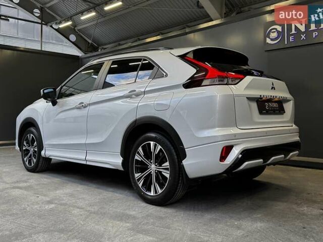 Белый Мицубиси Eclipse Cross, объемом двигателя 2 л и пробегом 96 тыс. км за 23500 $, фото 10 на Automoto.ua