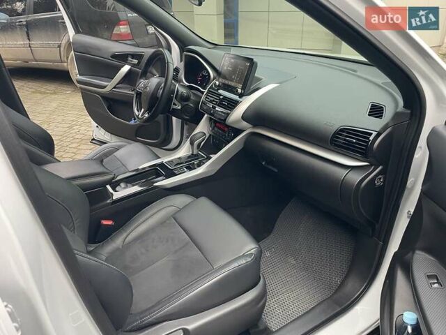 Белый Мицубиси Eclipse Cross, объемом двигателя 2 л и пробегом 43 тыс. км за 22500 $, фото 20 на Automoto.ua