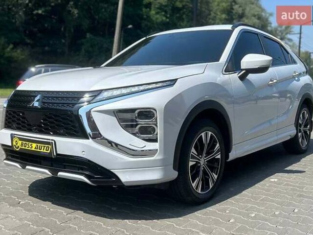 Белый Мицубиси Eclipse Cross, объемом двигателя 2 л и пробегом 42 тыс. км за 24500 $, фото 2 на Automoto.ua