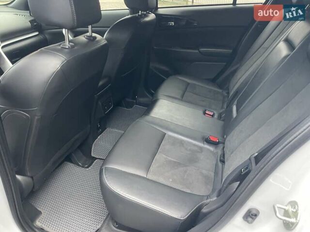 Белый Мицубиси Eclipse Cross, объемом двигателя 2 л и пробегом 43 тыс. км за 22500 $, фото 15 на Automoto.ua