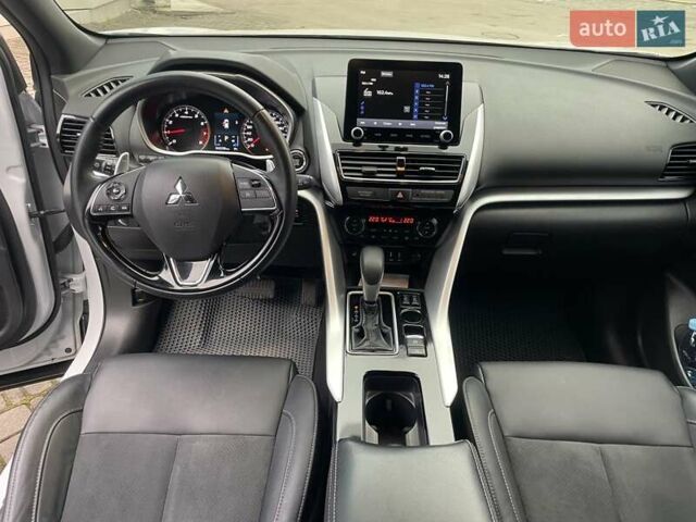 Белый Мицубиси Eclipse Cross, объемом двигателя 2 л и пробегом 43 тыс. км за 22500 $, фото 17 на Automoto.ua