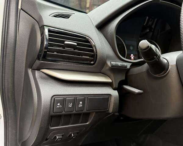 Білий Міцубісі Eclipse Cross, об'ємом двигуна 1.5 л та пробігом 7 тис. км за 21998 $, фото 34 на Automoto.ua