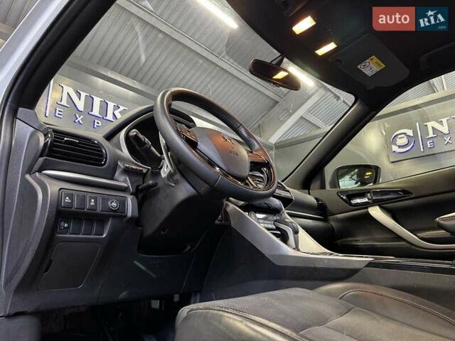Белый Мицубиси Eclipse Cross, объемом двигателя 2 л и пробегом 96 тыс. км за 23500 $, фото 48 на Automoto.ua