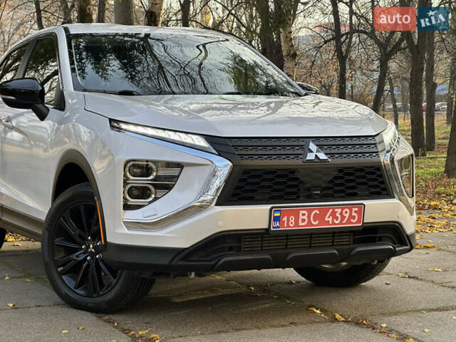 Белый Мицубиси Eclipse Cross, объемом двигателя 1.5 л и пробегом 72 тыс. км за 19999 $, фото 3 на Automoto.ua