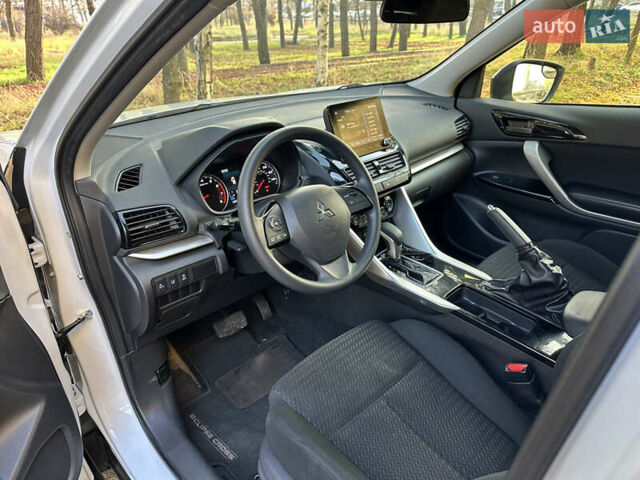 Белый Мицубиси Eclipse Cross, объемом двигателя 1.5 л и пробегом 72 тыс. км за 19999 $, фото 17 на Automoto.ua