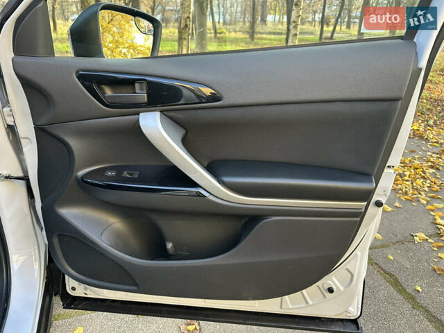 Білий Міцубісі Eclipse Cross, об'ємом двигуна 1.5 л та пробігом 72 тис. км за 22000 $, фото 27 на Automoto.ua
