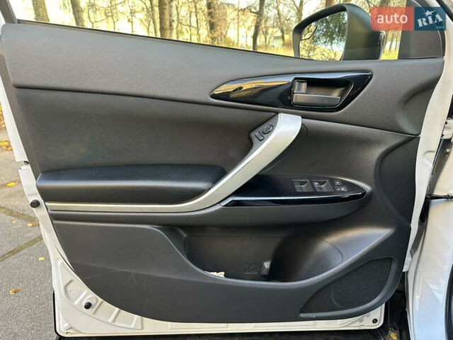 Белый Мицубиси Eclipse Cross, объемом двигателя 1.5 л и пробегом 72 тыс. км за 19999 $, фото 16 на Automoto.ua