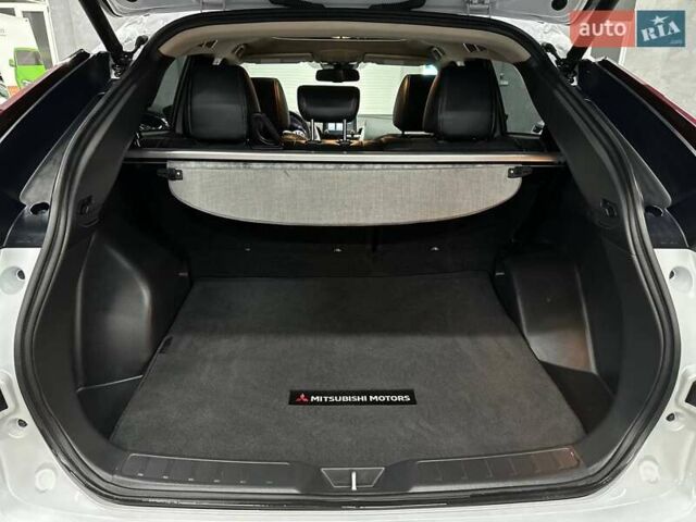 Білий Міцубісі Eclipse Cross, об'ємом двигуна 1.5 л та пробігом 14 тис. км за 19999 $, фото 24 на Automoto.ua