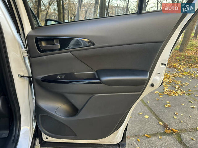 Белый Мицубиси Eclipse Cross, объемом двигателя 1.5 л и пробегом 72 тыс. км за 19999 $, фото 24 на Automoto.ua