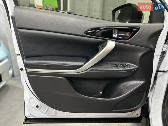Білий Міцубісі Eclipse Cross, об'ємом двигуна 1.5 л та пробігом 14 тис. км за 19999 $, фото 14 на Automoto.ua