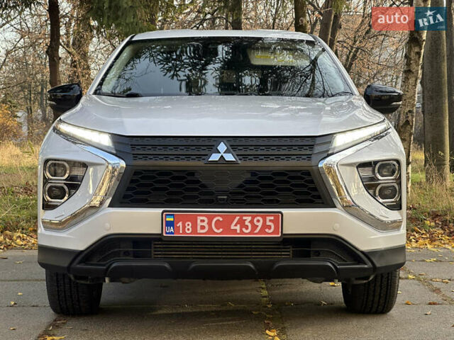 Белый Мицубиси Eclipse Cross, объемом двигателя 1.5 л и пробегом 72 тыс. км за 19999 $, фото 6 на Automoto.ua