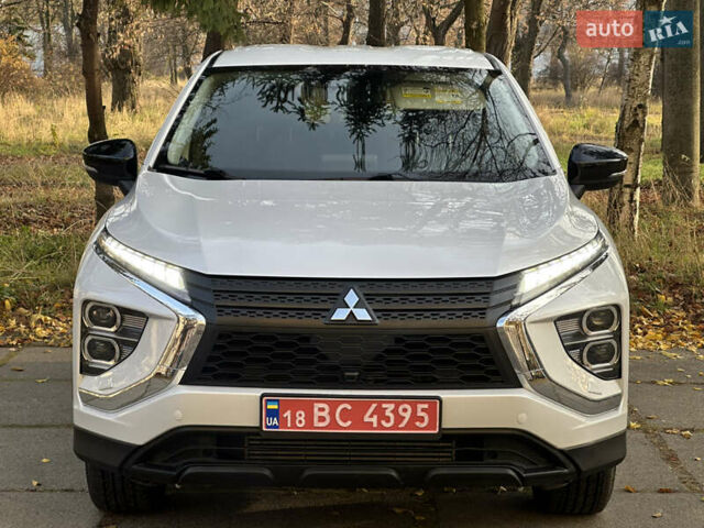 Белый Мицубиси Eclipse Cross, объемом двигателя 1.5 л и пробегом 72 тыс. км за 19999 $, фото 5 на Automoto.ua
