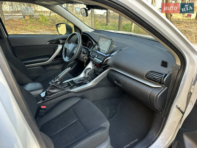 Белый Мицубиси Eclipse Cross, объемом двигателя 1.5 л и пробегом 72 тыс. км за 19999 $, фото 28 на Automoto.ua