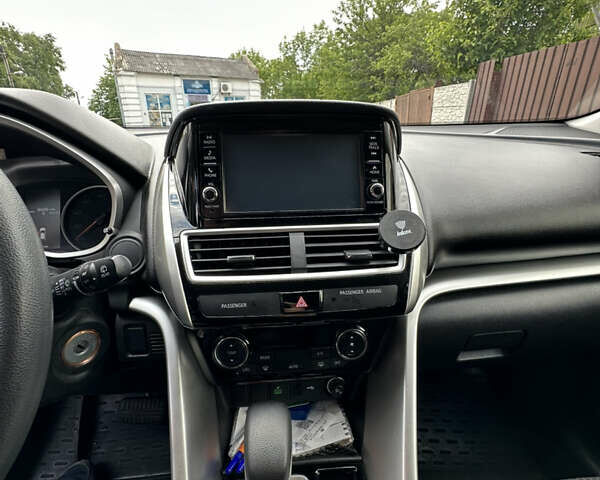 Чорний Міцубісі Eclipse Cross, об'ємом двигуна 1.5 л та пробігом 97 тис. км за 15000 $, фото 8 на Automoto.ua