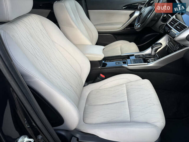 Черный Мицубиси Eclipse Cross, объемом двигателя 1.5 л и пробегом 125 тыс. км за 16200 $, фото 14 на Automoto.ua