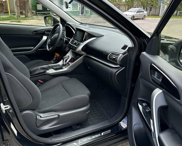 Чорний Міцубісі Eclipse Cross, об'ємом двигуна 1.5 л та пробігом 97 тис. км за 15000 $, фото 3 на Automoto.ua