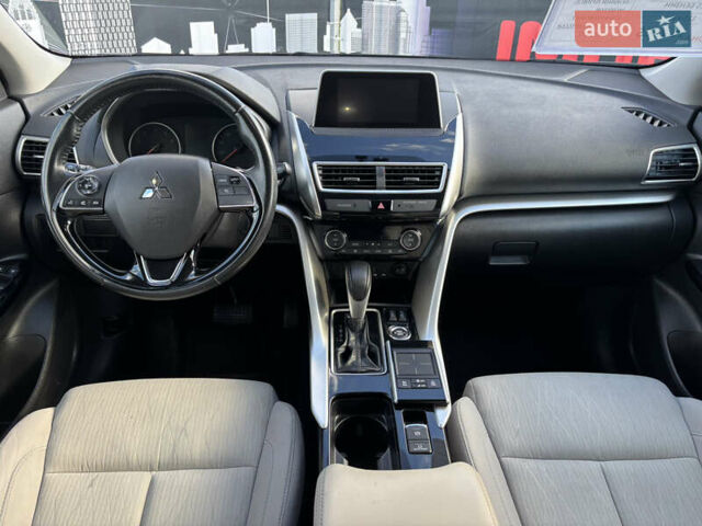 Черный Мицубиси Eclipse Cross, объемом двигателя 1.5 л и пробегом 125 тыс. км за 16200 $, фото 16 на Automoto.ua