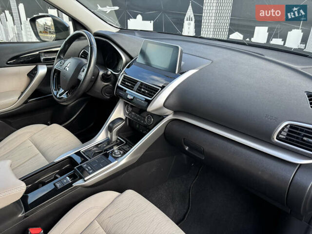 Черный Мицубиси Eclipse Cross, объемом двигателя 1.5 л и пробегом 125 тыс. км за 16200 $, фото 15 на Automoto.ua