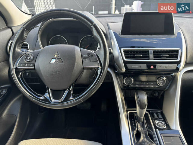 Черный Мицубиси Eclipse Cross, объемом двигателя 1.5 л и пробегом 125 тыс. км за 16200 $, фото 17 на Automoto.ua