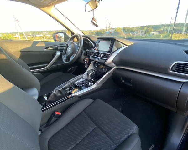Черный Мицубиси Eclipse Cross, объемом двигателя 1.5 л и пробегом 121 тыс. км за 14300 $, фото 6 на Automoto.ua