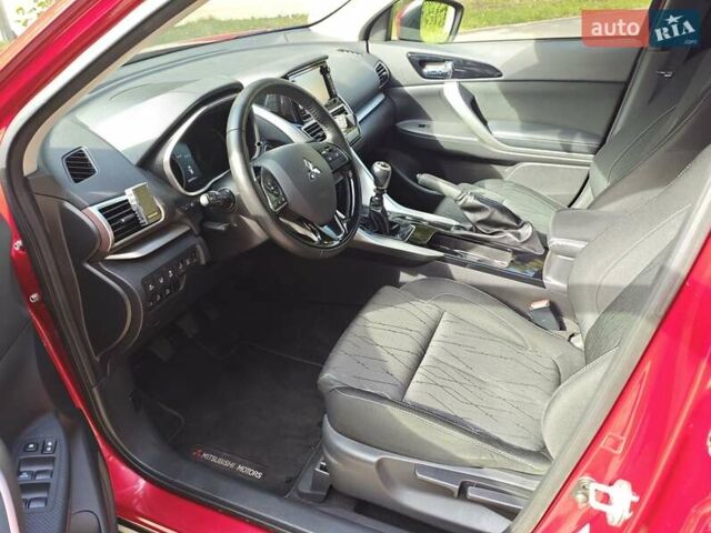 Красный Мицубиси Eclipse Cross, объемом двигателя 1.5 л и пробегом 40 тыс. км за 16777 $, фото 5 на Automoto.ua
