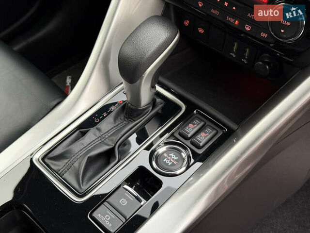 Красный Мицубиси Eclipse Cross, объемом двигателя 1.5 л и пробегом 40 тыс. км за 23900 $, фото 59 на Automoto.ua