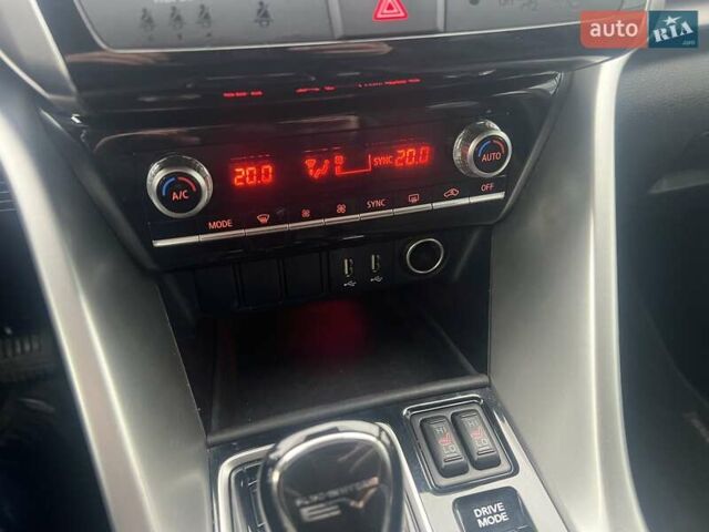 Червоний Міцубісі Eclipse Cross, об'ємом двигуна 2.36 л та пробігом 77 тис. км за 30500 $, фото 44 на Automoto.ua