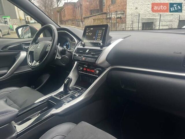 Червоний Міцубісі Eclipse Cross, об'ємом двигуна 2.36 л та пробігом 77 тис. км за 30500 $, фото 82 на Automoto.ua