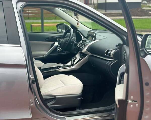 Сірий Міцубісі Eclipse Cross, об'ємом двигуна 1.5 л та пробігом 100 тис. км за 15700 $, фото 23 на Automoto.ua