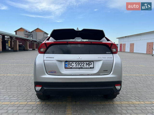 Сірий Міцубісі Eclipse Cross, об'ємом двигуна 1.5 л та пробігом 55 тис. км за 17800 $, фото 6 на Automoto.ua