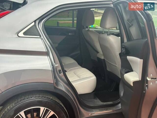 Сірий Міцубісі Eclipse Cross, об'ємом двигуна 1.5 л та пробігом 100 тис. км за 15700 $, фото 19 на Automoto.ua