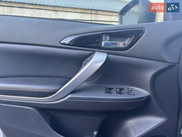 Сірий Міцубісі Eclipse Cross, об'ємом двигуна 1.5 л та пробігом 74 тис. км за 18200 $, фото 14 на Automoto.ua