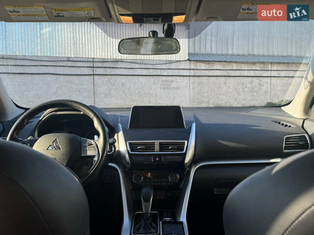 Сірий Міцубісі Eclipse Cross, об'ємом двигуна 1.5 л та пробігом 74 тис. км за 18200 $, фото 12 на Automoto.ua