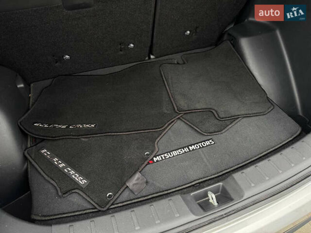 Сірий Міцубісі Eclipse Cross, об'ємом двигуна 1.5 л та пробігом 55 тис. км за 17800 $, фото 32 на Automoto.ua