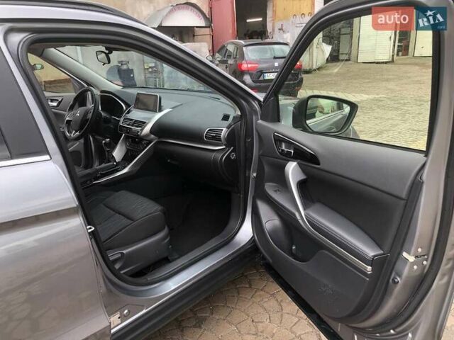 Сірий Міцубісі Eclipse Cross, об'ємом двигуна 1.5 л та пробігом 53 тис. км за 16000 $, фото 29 на Automoto.ua