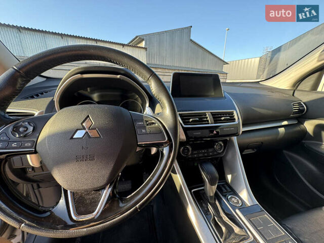 Сірий Міцубісі Eclipse Cross, об'ємом двигуна 1.5 л та пробігом 74 тис. км за 18200 $, фото 18 на Automoto.ua