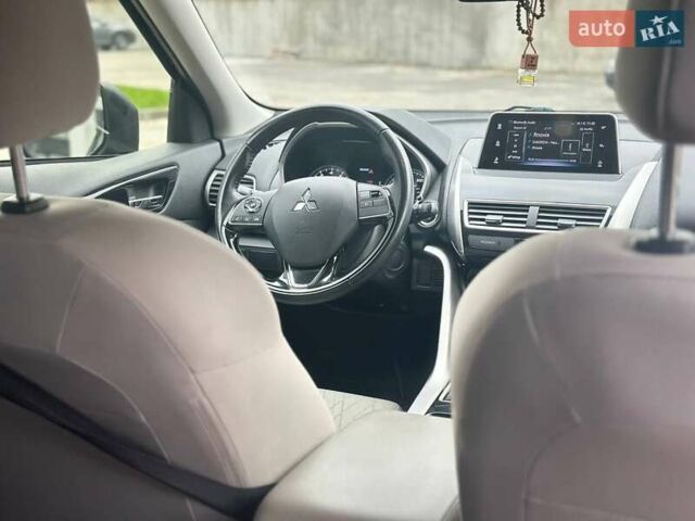 Сірий Міцубісі Eclipse Cross, об'ємом двигуна 1.5 л та пробігом 100 тис. км за 15700 $, фото 17 на Automoto.ua