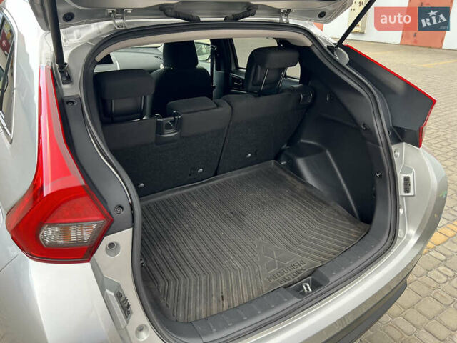 Сірий Міцубісі Eclipse Cross, об'ємом двигуна 1.5 л та пробігом 55 тис. км за 17800 $, фото 30 на Automoto.ua